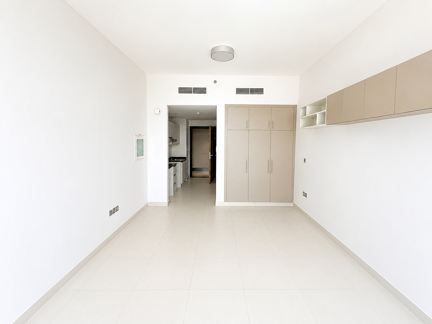 Studio Studio for Rent in Al Jaddaf, Dubai — image 1 of 16