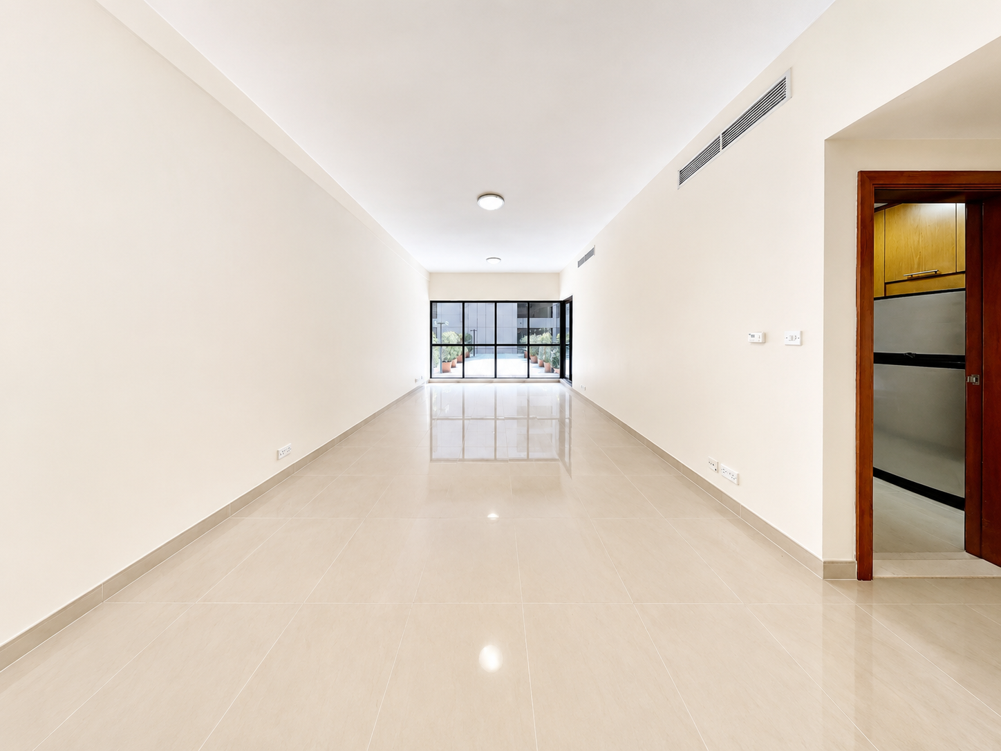 1 Bedroom Apartment for Rent in Al Mankhool, Dubai — image 1 of 9