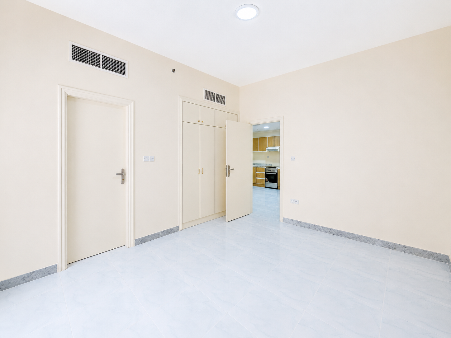 1 Bedroom Apartment for Rent in Al Mankhool, Dubai — image 1 of 13